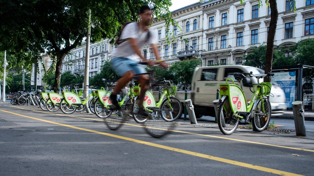 Rekordszámú biciklis tekert augusztusban Budapesten