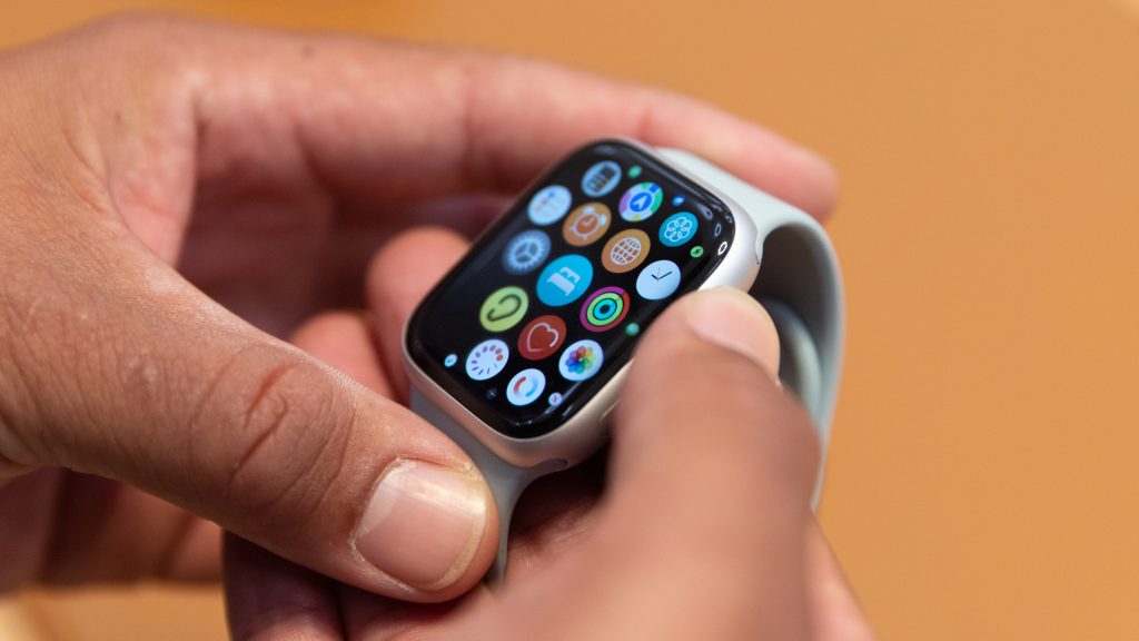 Állítja, az Apple Watch új funkciója segített megmenteni az életét