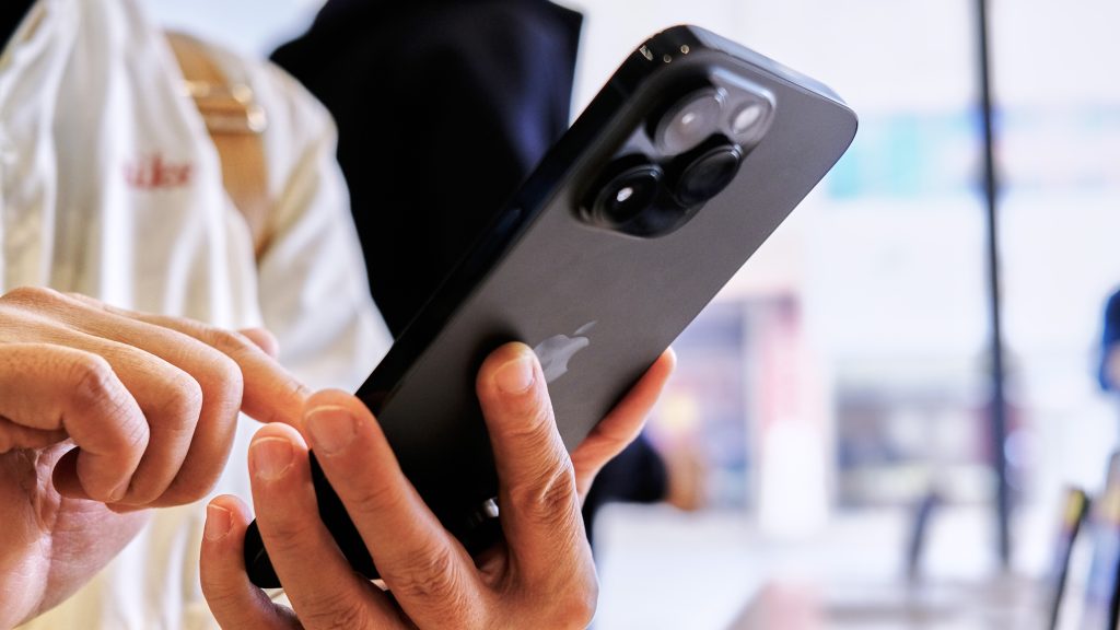 Az iPhone 14 Pro Max üzemidőben lealázza az androidos konkurenciát