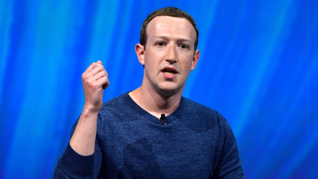 11 ezer embert rúg ki Mark Zuckerberg
