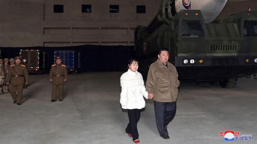 Akár a jövő diktátorát is láthatja a lányában Kim Dzsongun