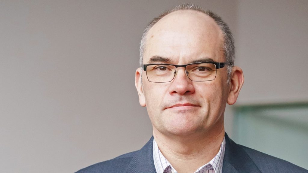 “Hit nélkül nem lehet élni” – exkluzív interjú Gundel Takács Gáborral