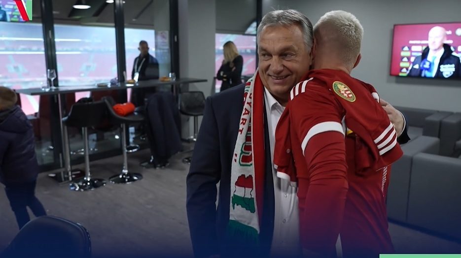 Orbán Viktornak és Szijjártó Péternek adta utolsó válogatott mezeit Dzsudzsák Balázs