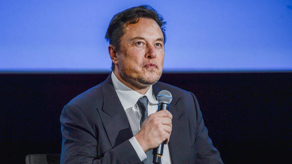 Elon Musk chipet ültetne az emberek fejébe