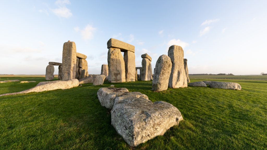 Rejtély övezi a Stonehenge-közeli sírokat