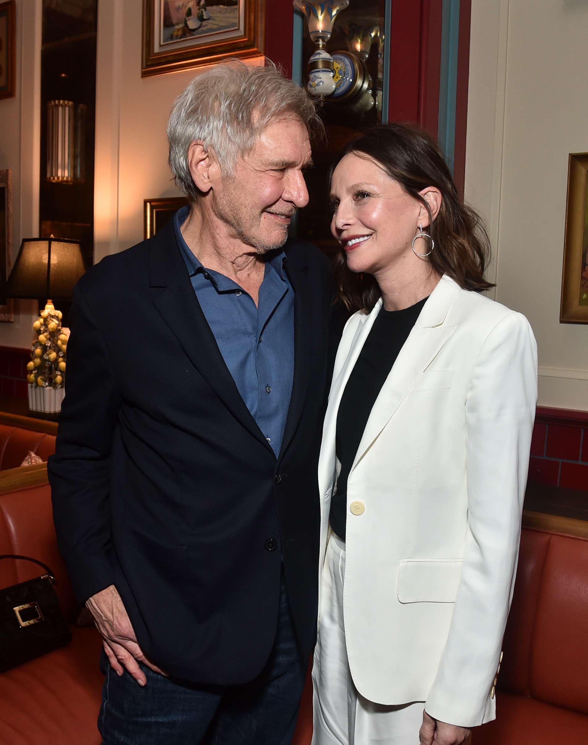 Szökőévente mutatkoznak együtt sajtóeseményen: Harrison Ford a feleségével ment egy premierre
