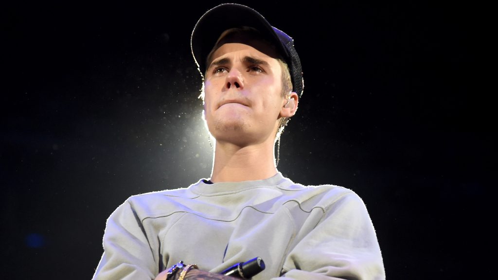 A H&M „a Justin Bieber iránti tiszteletből” nem árulja tovább az énekes arcképével ellátott termékeit