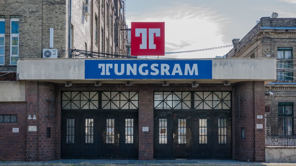 Új cégek veszik át a Tungsram elbocsátott dolgozóinak egy részét