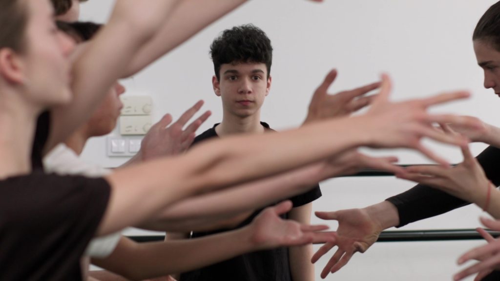 Roma holokausztról táncol a roma fiú, megáll az idő a halálos csattanásban – 7 film a BIDF-ről, amit látni kell