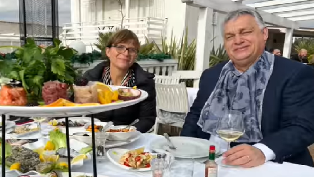 Pazar lakoma várta Orbán Viktorékat a közös ima után
