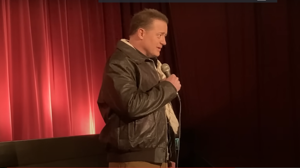 Brendan Fraser váratlanul felbukkant és beszédet tartott a Múmia londoni vetítésén
