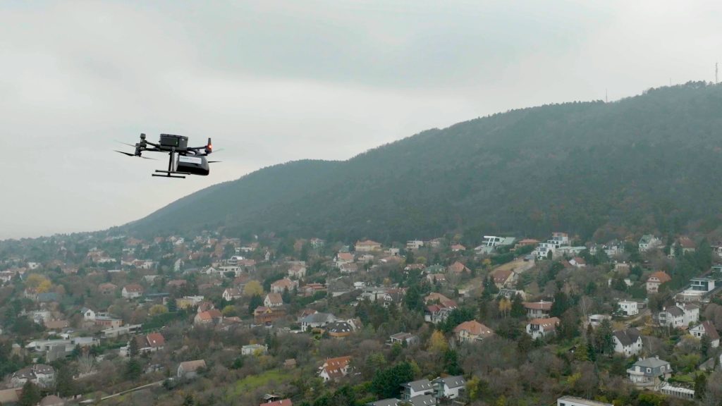 Drónos házhoz szállítással kísérletezik a Rossmann