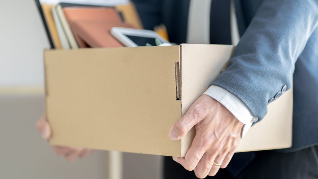 Őskövületnek nevezte a főnöke, 15 millió forintnyi kártérítést kapott a birt férfi