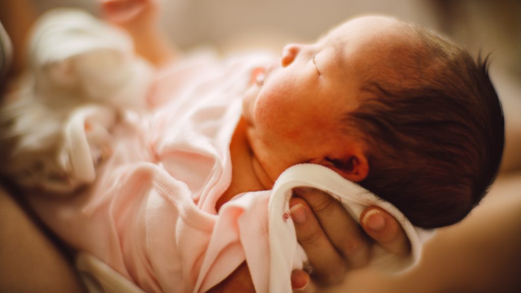 Alig akarják elhinni neki, hogy öt nap különbséggel fogantak az ikrei