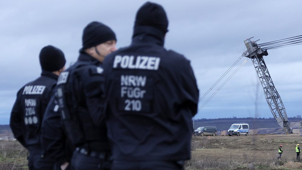 250 rendőr és vámos razziázott a kínai CATL arnstadti akkumulátorgyárában