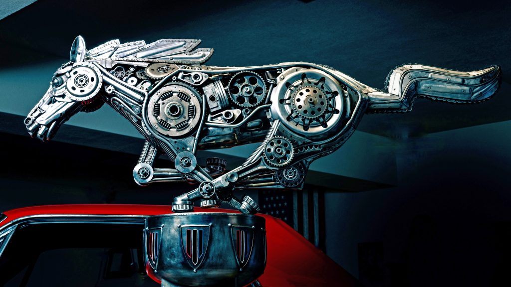 Magyar szobrász tervezte a Ford Mustang ikonikus emblémáját