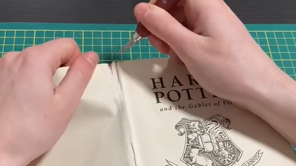 Elege lett JK Rowlingból, eltávolítja az írónő nevét a Harry Potter-könyvekről a kanadai művész