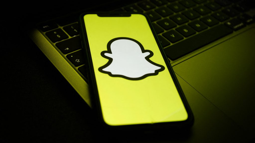Előre elnézést kért a felhasználóktól a Snapchat a chatbotja miatt