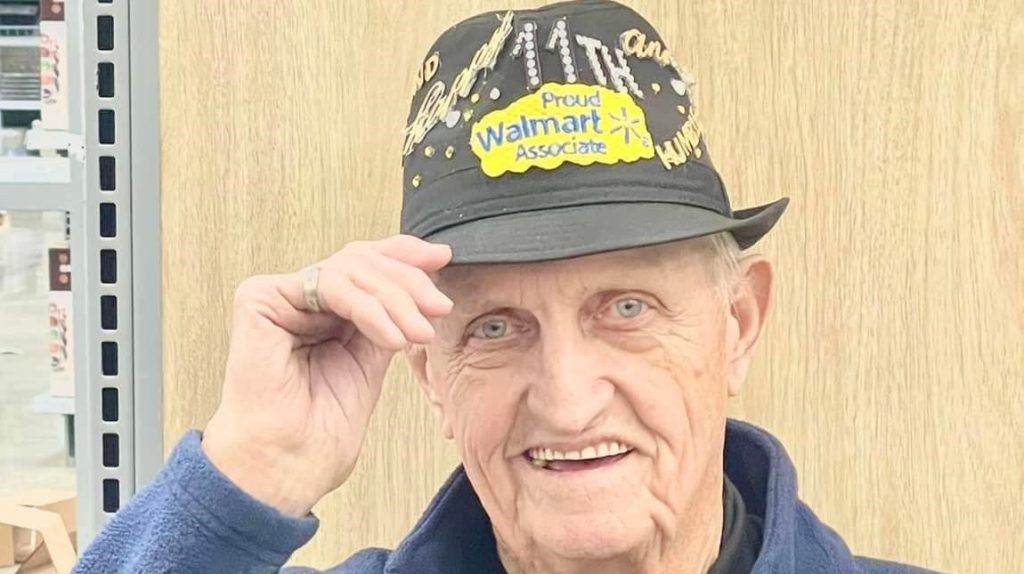 Több tízezer dollárt gyűjtöttek a 84 éves férfinek, akit a kora miatt rúghatott ki a Walmart