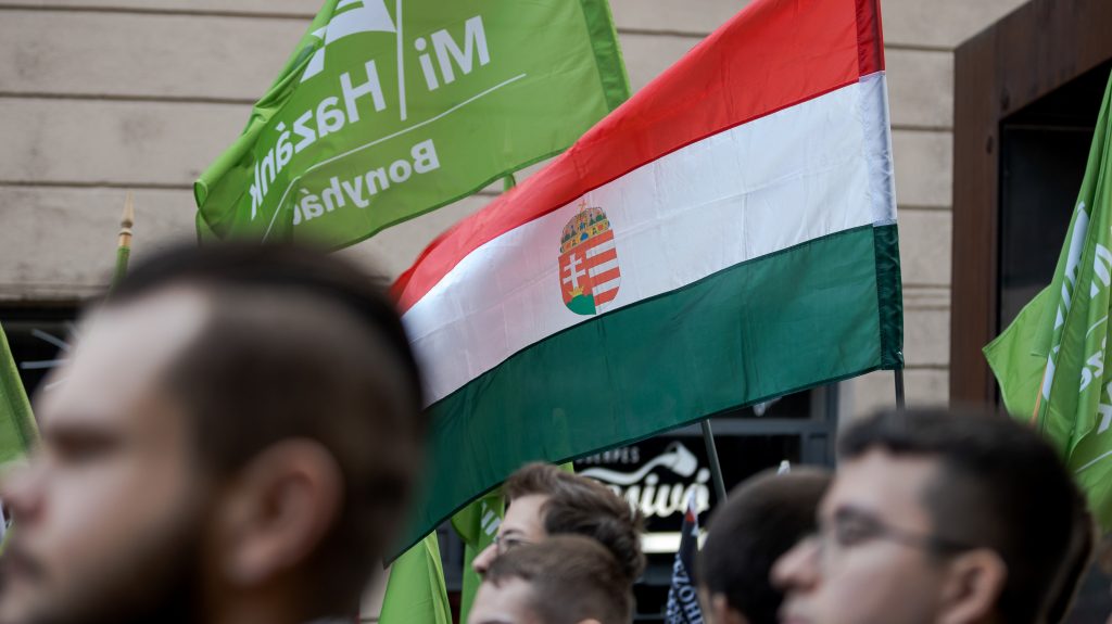 A Fidesz a debreceni akkumulátorgyár blokádjáról: „Debrecen nem kér félkatonai szervezetek erőszakos masírozásából”