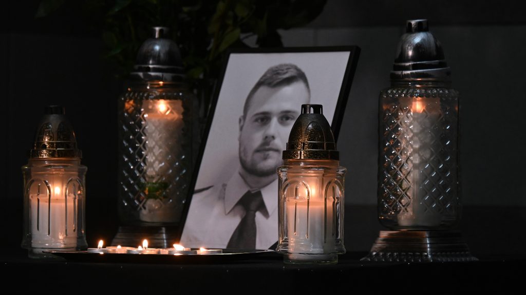 Három hónappal meghosszabbították az újbudai rendőrgyilkos letartóztatását