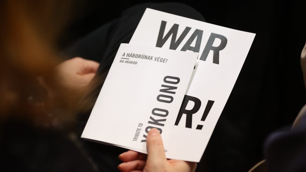 Megehetjük a Yoko Ono születésnapjára készült Óriástortát a Nemzeti Múzeumban