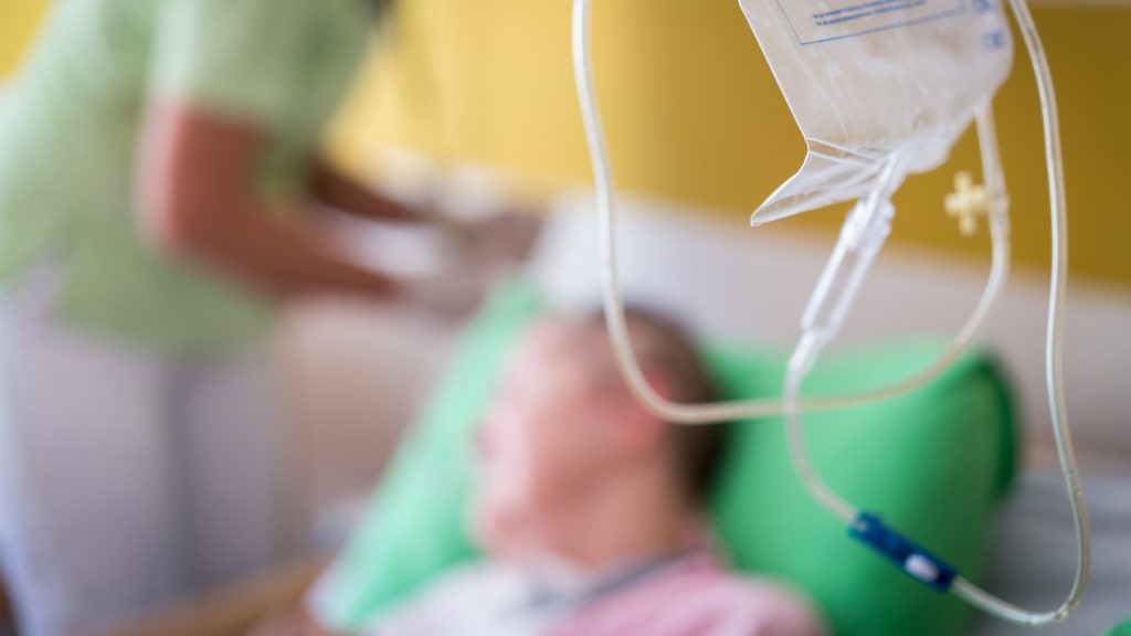 Morfinos inzulinnal akarta megölni az anyját egy gyöngyösi ápolónő, azt állítja semmire nem emlékszik