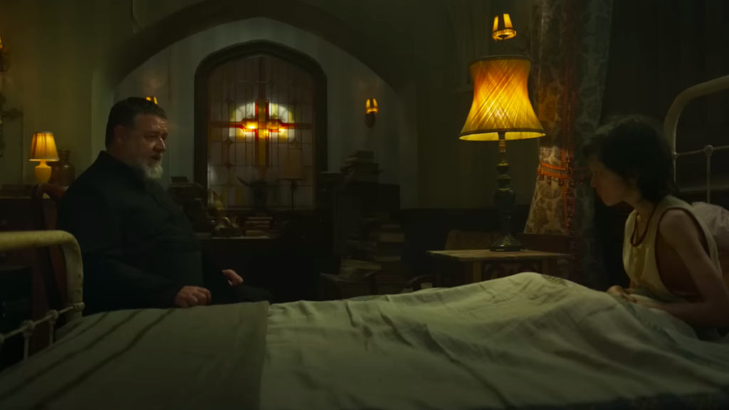Ki volna alkalmasabb vatikáni ördögűző papnak, mint a szakállas Russell Crowe?
