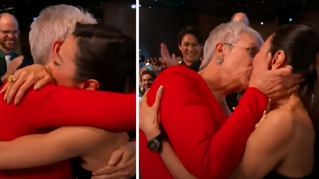 Jamie Lee Curtis örömében szájon csókolta Michelle Yeoh-t, miután megtudta, hogy díjat nyert a SAG-gálán