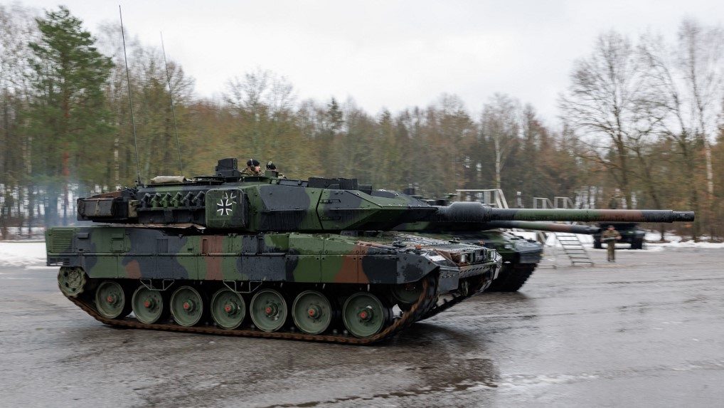 Száznál is több Leopard tankot kaphat Ukrajna