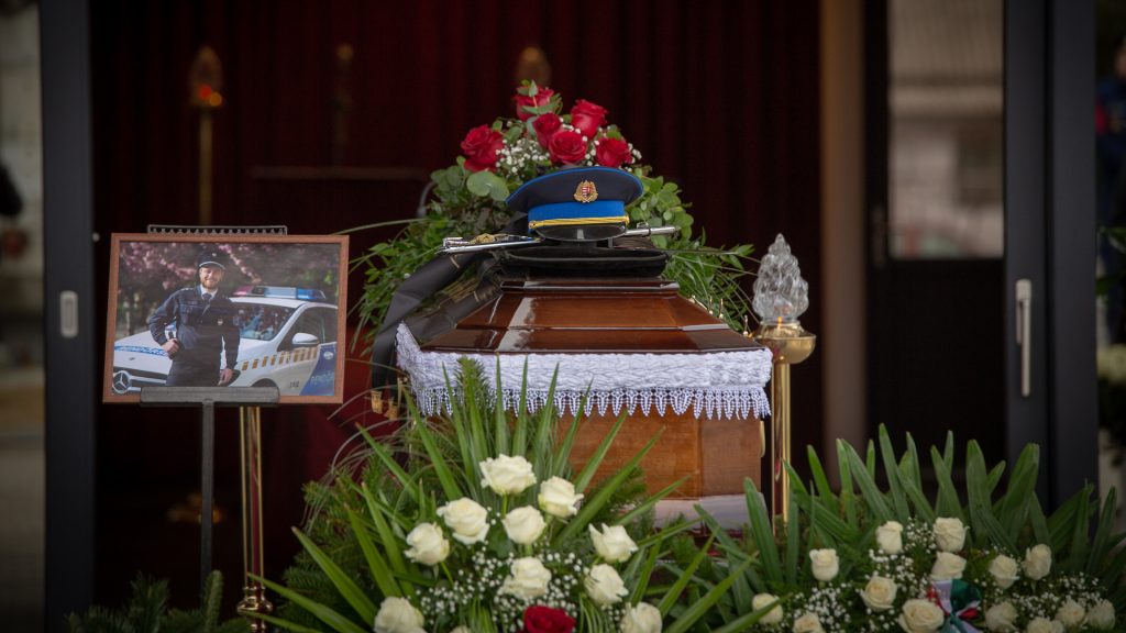 Letartóztatásban maradhat a Baumann Pétert szíven szúró rendőrgyilkos
