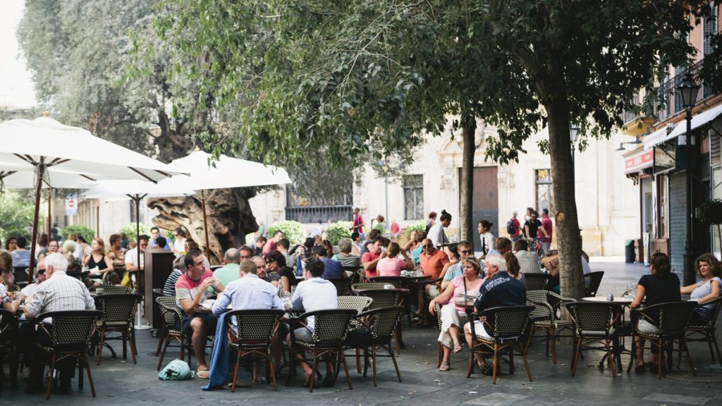 Sokkot kapott a borravaló összege láttán az ausztrál pincérnő