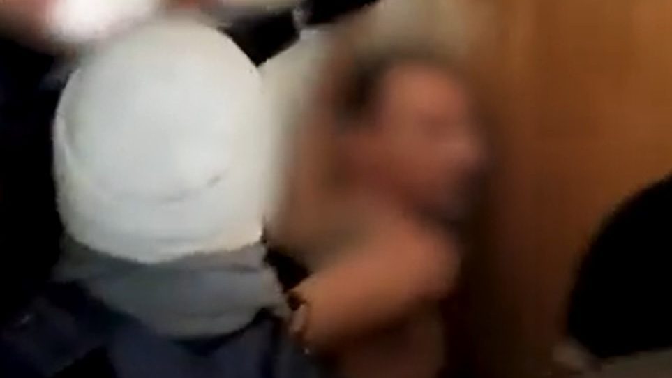Édesdeden szunyókált párjával a nyolc évre ítélt bűnöző, amikor nem várt vendégei jöttek