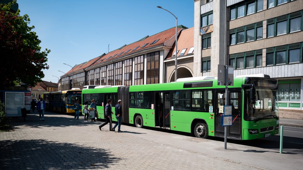 Húsz százalékos emelést alkudtak ki a buszsofőrök Pécsen