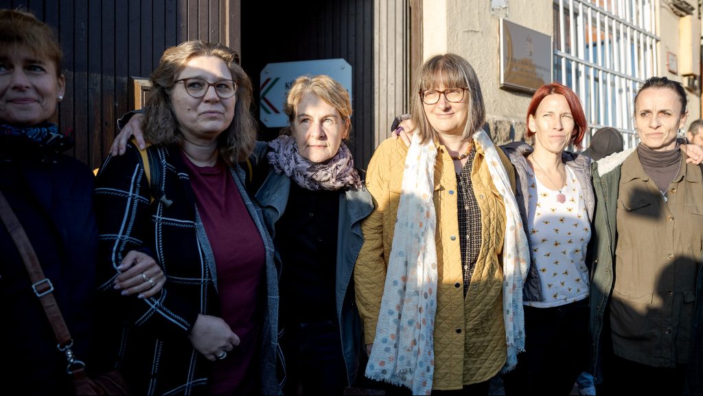 Nem ment el a tankerület vezetője a kirúgott karinthys tanárok tárgyalására
