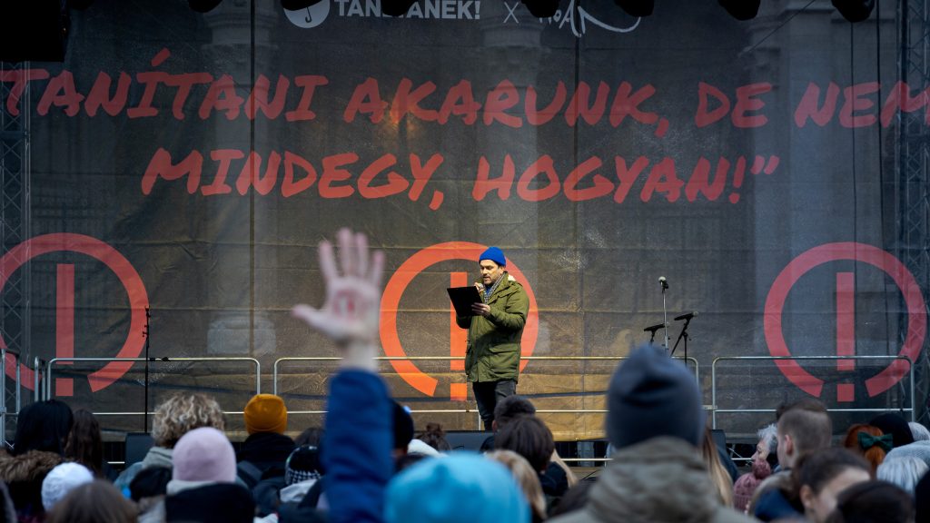 Tizenötezer pedagógus töltötte ki eddig a Belügyminisztérium kérdőívét