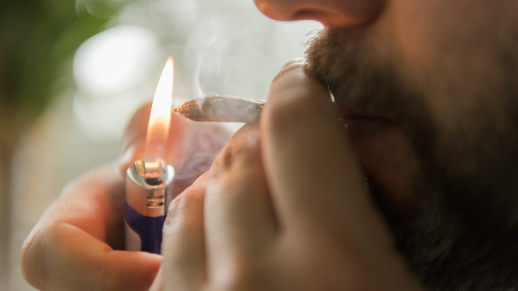 Lábperecben árulta a drogot egy férfi Zuglóban, a dzsoint szaga buktatta le