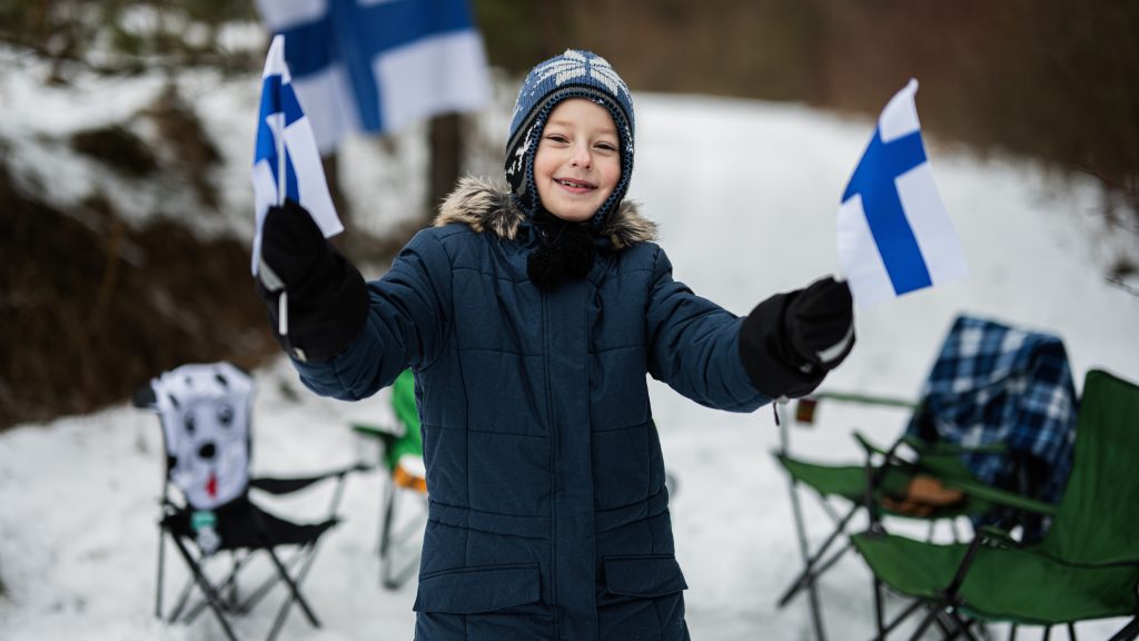 Ingyenes nyaralást kínálnak a finnek, hogy megtanítsák, hogyan kell boldognak lenni