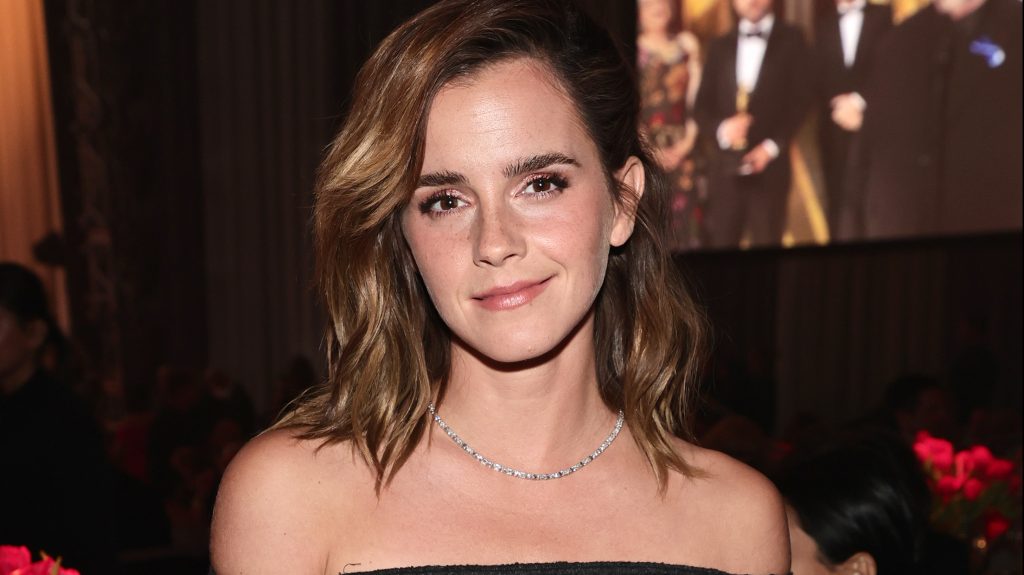 Rég láttuk Emma Watsont: hosszú hajjal tűnt fel Elton John Oscar-partiján