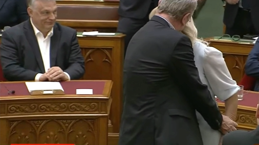Fülig ért Orbán szája, amikor Gyurcsány gratulált az új képviselőjének