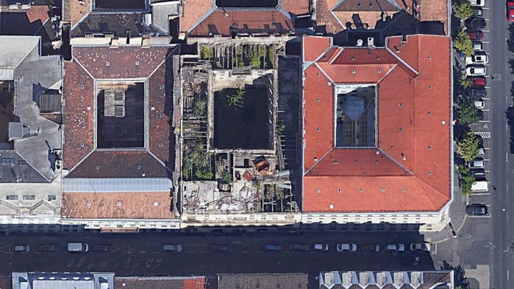 Drónvideón a Parlament melletti Rákosi-bunker egy rég elhagyatott házban lévő bejárata