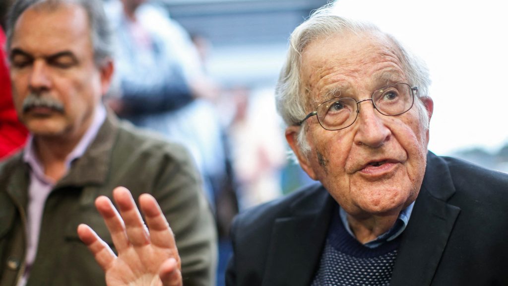 Noam Chomsky szerint az orosz pusztítás Ukrajnában semmi ahhoz képest, amit az amerikaiak csináltak Bagdadban