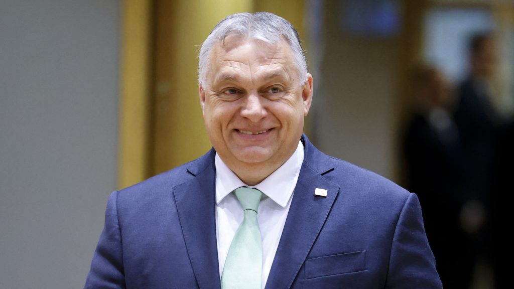 Orbán pontosan tudja, hogy mit csinál, mondja a miniszterelnök finn magyarázója