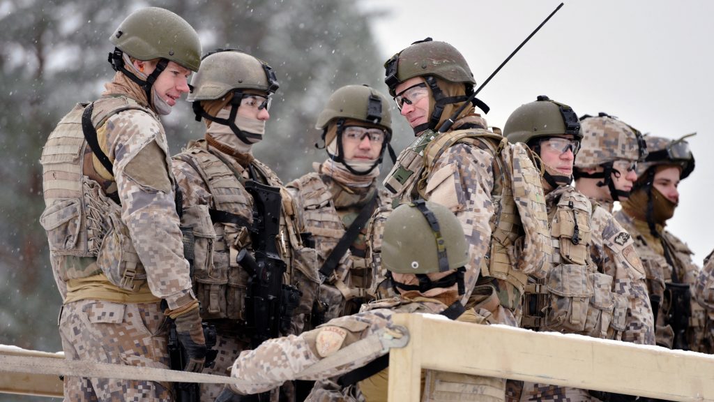 Lettország visszaállítja a kötelező sorkatonai szolgálatot