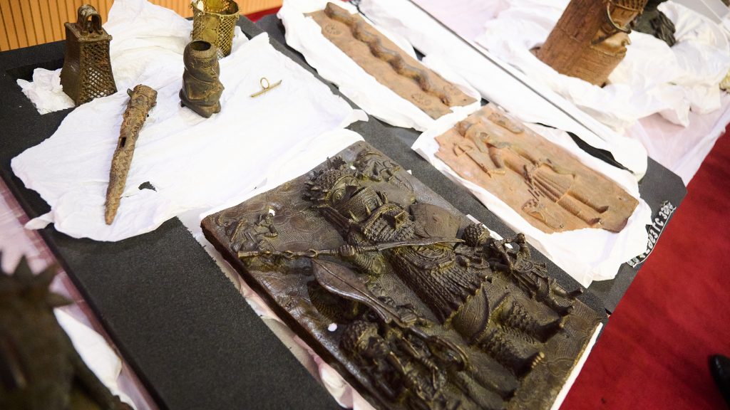 Meglepő anyagból készültek Benin kincsei