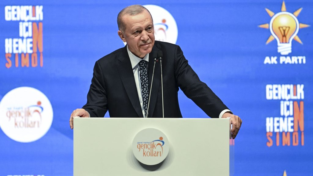 Erdogan szerint minden ellenzéki melegpárti