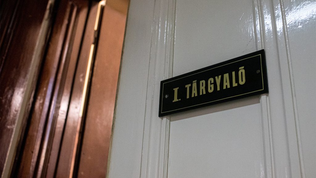Tomajmonostori tragédia: tagad a 4 éves kislányt a forró óvodabuszban hagyó sofőr, vádat emelnek ellene