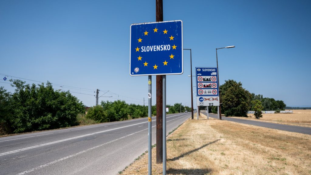 Szlovákia ideiglenesen visszaállítja a határellenőrzést