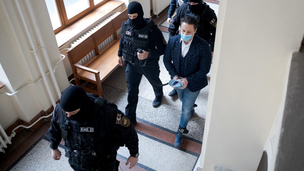 Nem nyomoznak utána, milyen ügylet zajlott Schadl bizalmasa és Rogán kabinetfőnöke közt