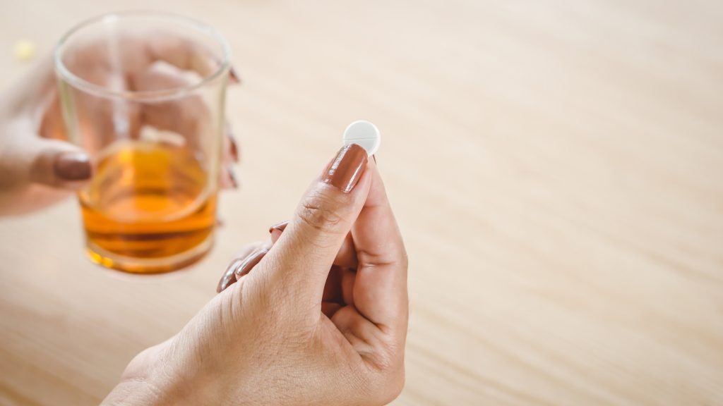 Három és fél évet kértek a csurgói nőre, aki elkábította és lenyúlta az ismerősét